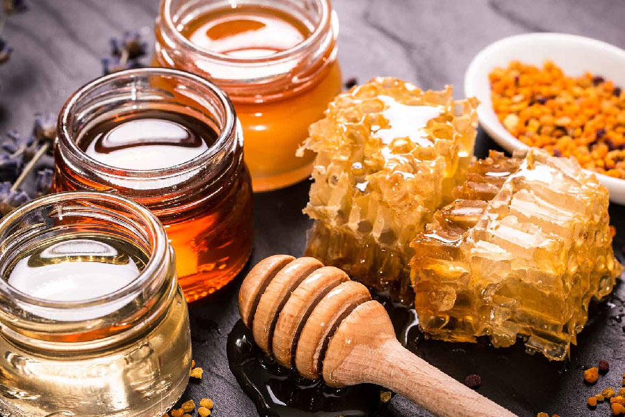Natural honey: At the tip of the beehive